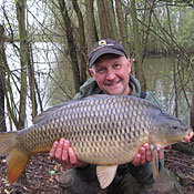 Ian Russell with a nice Common caught at Thorpe Lea Fishery. Ian Russell with a nice Common caught at Thorpe Lea Fishery.